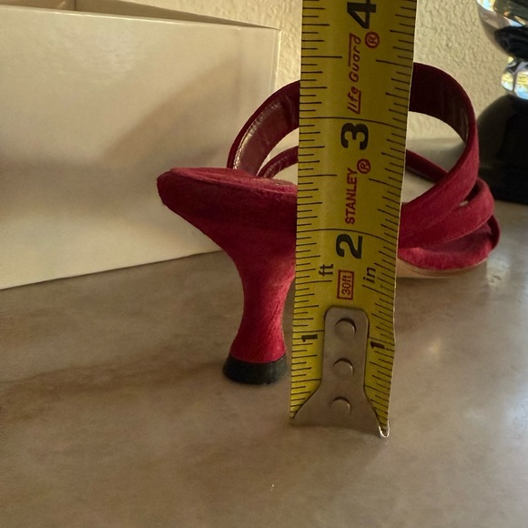 Manolo Blahnik Susa Raspberry Red Kitten Heel Suede Sandals Size 35 EU / Size 5 - Picture 10 of 13